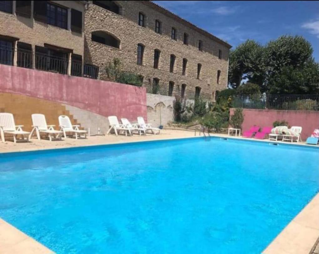 Logement D'Exception Pres Du Colorado Provencal Dans Une Residence Au Calme Avec Piscine Offrant Une Vue Imprenable Sur Le Luberon Depuis Sa Terrasse Viens Экстерьер фото