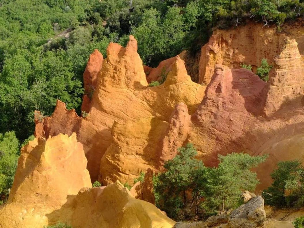 Logement D'Exception Pres Du Colorado Provencal Dans Une Residence Au Calme Avec Piscine Offrant Une Vue Imprenable Sur Le Luberon Depuis Sa Terrasse Viens Экстерьер фото