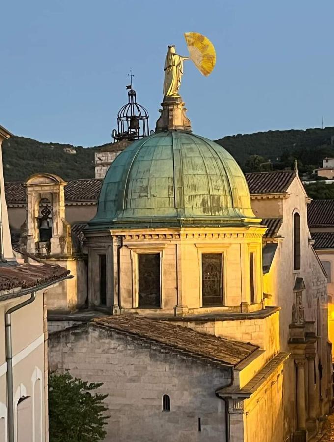 Logement D'Exception Pres Du Colorado Provencal Dans Une Residence Au Calme Avec Piscine Offrant Une Vue Imprenable Sur Le Luberon Depuis Sa Terrasse Viens Экстерьер фото